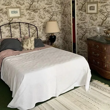 Aux Bonheurs Des Roses Guest house